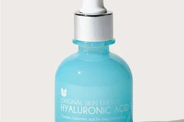 Acid Hialuronik: Përfitimet, Përdorimi dhe Produkte të Rekomanduara