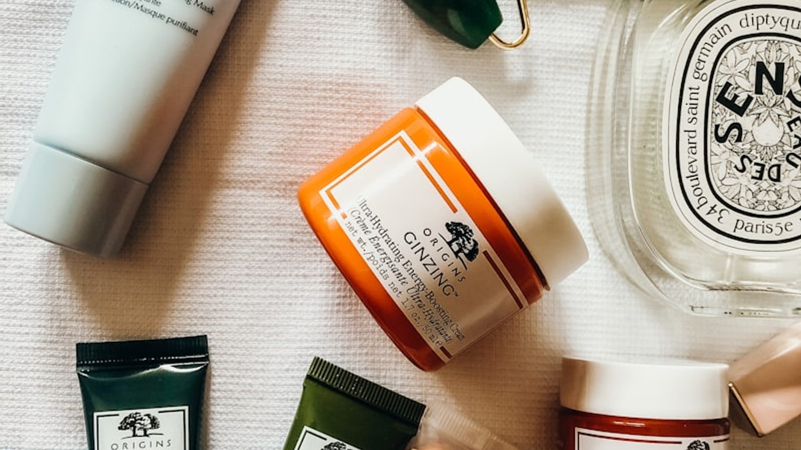 Rutina Skincare për Lëkurë të Thatë: Produkte Hidratuese